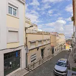 Barbadinhos In Historic Neighborhood Lissabon