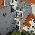 Barbadinhos In Historic Neighborhood Lissabon